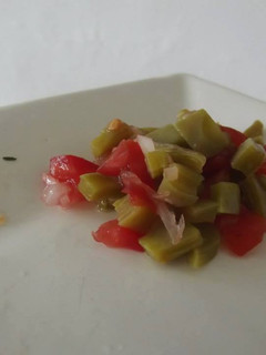 Una foto de Nopales con polvo de camarón y chía