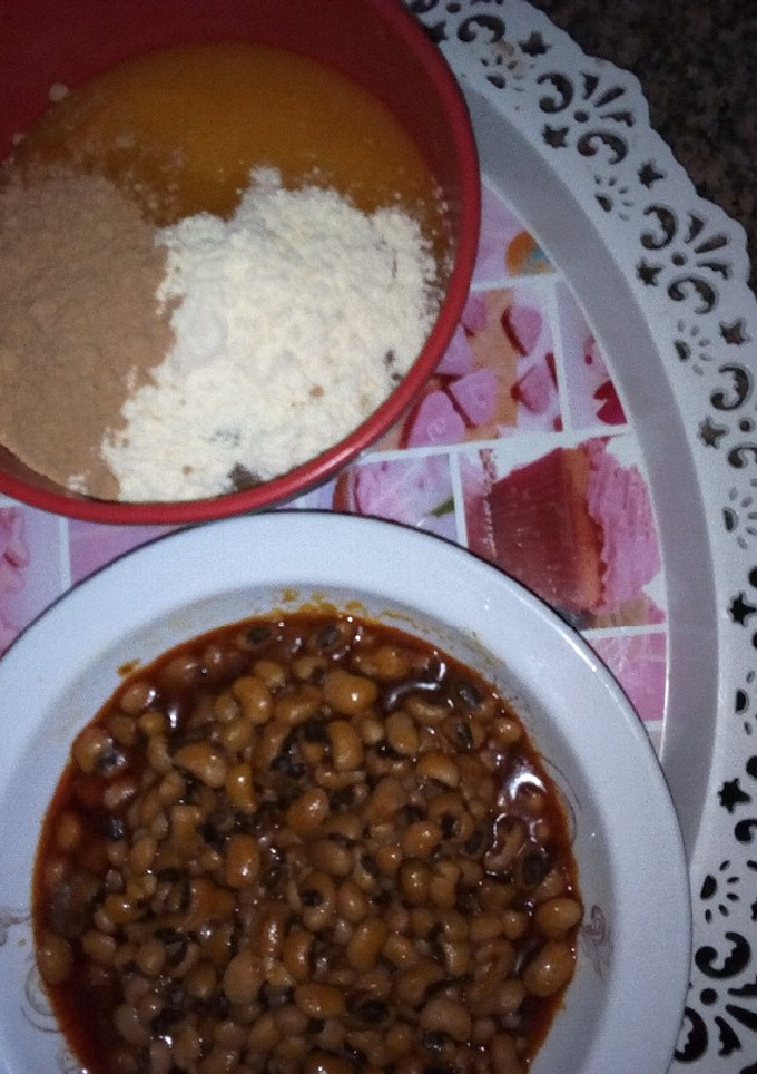 A picture of Beans and custard.