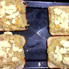 A picture of Bread pizza.