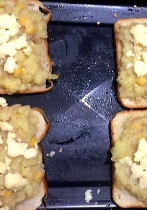 A picture of Bread pizza.