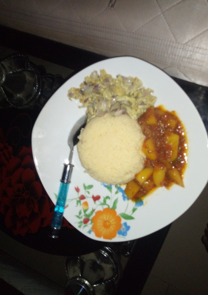 A picture of Cus-cus with potatoe stew.