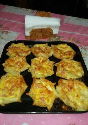 Una foto de Canastitas de jamón cocido y quesos