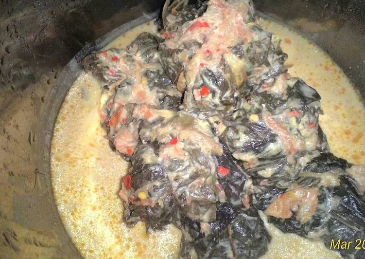 Bagaimana Memasak Buntil daun singkong + teri, Bisa Manjain Lidah