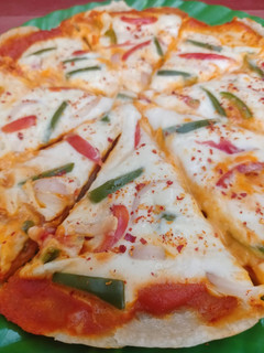 வெஜ் பிஸ்சா (Veg pizza recipe in tamil) செய்முறை முக்கிய புகைப்படம்