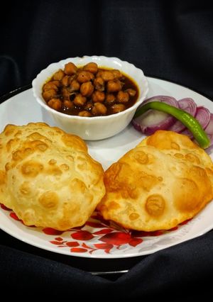 A picture of Chole bhature.