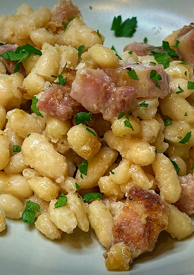 Una foto de Alubias con bacon