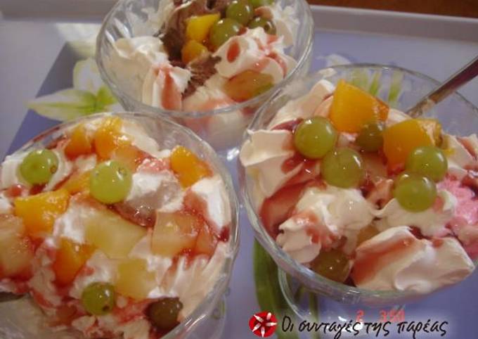 κύρια φωτογραφία συνταγής Γλυκό με παγωτό και φρούτα
