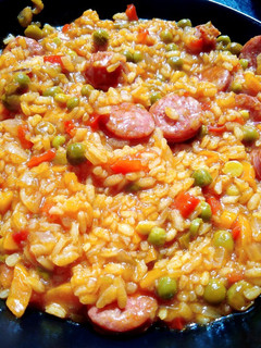 Una foto de Arroz con chorizo y curry
