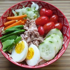 A picture of Mixed spring salad.