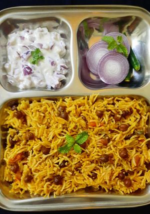 A picture of Black chickpea pulao in pressure cooker.