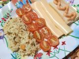 Arroz saborizado, palmitos, cherry y queso