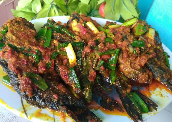 Bagaimana Membuat Ikan mas bumbu kuning (tanpa santan) Anti Gagal