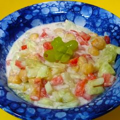 A picture of Chickpeas salad.