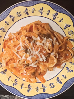 Una foto de Nidos de pasta con salsa cremosa de puerros en Thermomix