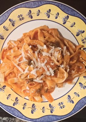 Una foto de Nidos de pasta con salsa cremosa de puerros en Thermomix