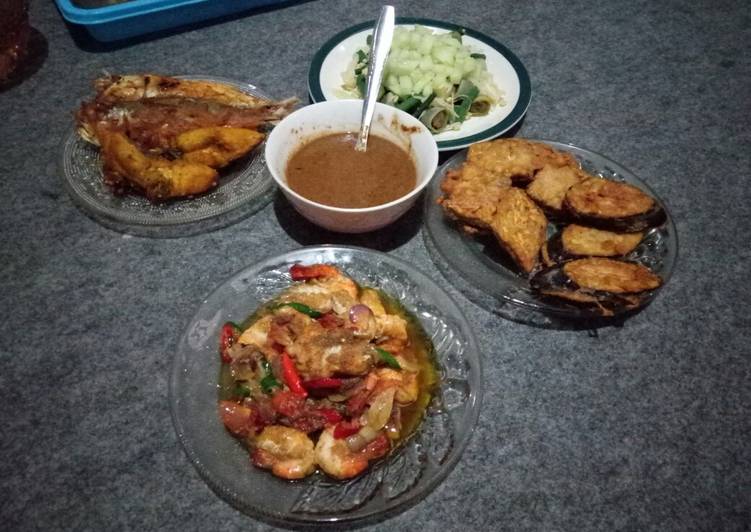 10. Pecel Sayur dan Oseng Udang #BikinRamadanBerkesan 10. Pecel Sayur dan Oseng Udang #BikinRamadanBerkesan