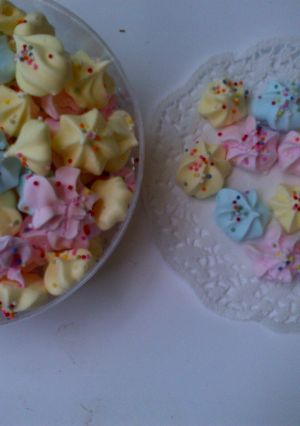 Foto resep Skempyes/schumpies (permen putih telur) first trial :D