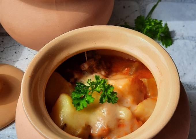 Картошечка с тефтельками в сметенном соусе