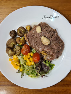 Foto resep Sirloin Steak with Baby Potato & Vegetables Salad