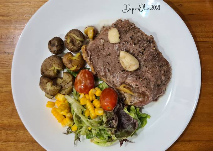 Resep Sirloin Steak with Baby Potato & Vegetables Salad oleh Dapur