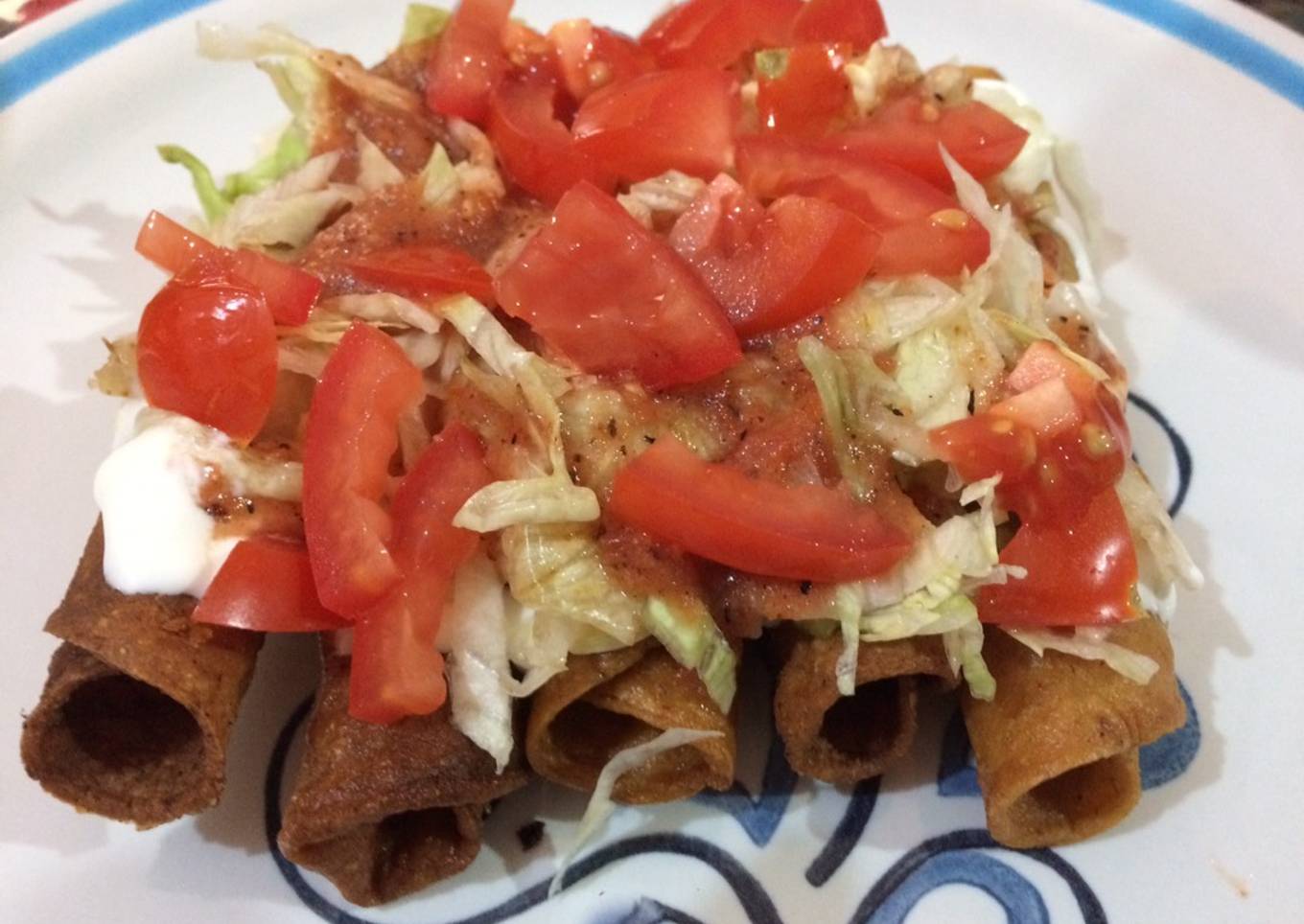 Flautas con carne molida cruda