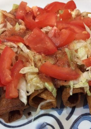 Una foto de Flautas con carne molida cruda