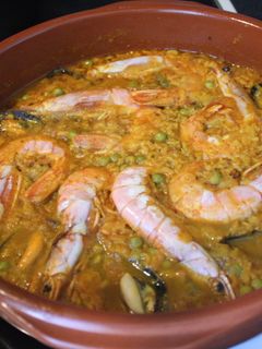 Una foto de Arroz con gambas y mejillones