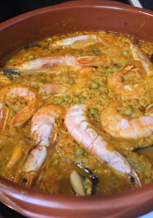 Una foto de Arroz con gambas y mejillones