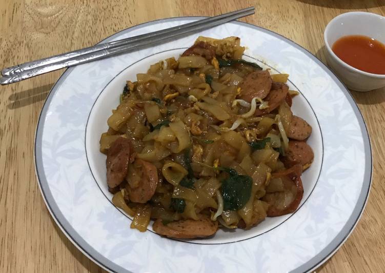 Bagaimana Membuat Kwetiau goreng sosis kilat #homemadebylita, Lezat Sekali