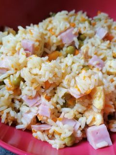 Una foto de Arroz tres delicias