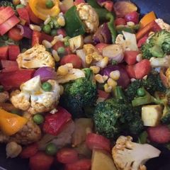 A picture of Stir fry mixed veggies.