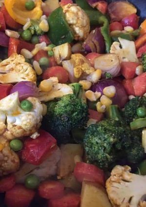 A picture of Stir fry mixed veggies.