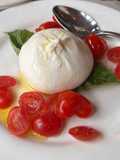 Burrata com Tomate Cherry