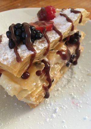 Una foto de Milhojas de pasta filo