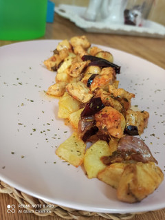 Una foto de Pollo al ajillo