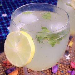 Lemon pepper and mint juice A picture of Lemon pepper and mint juice.
