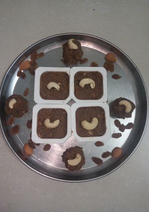 અડદીયા (Adadiya Recipe In Gujarati) રેસીપી મુખ્ય ફોટો