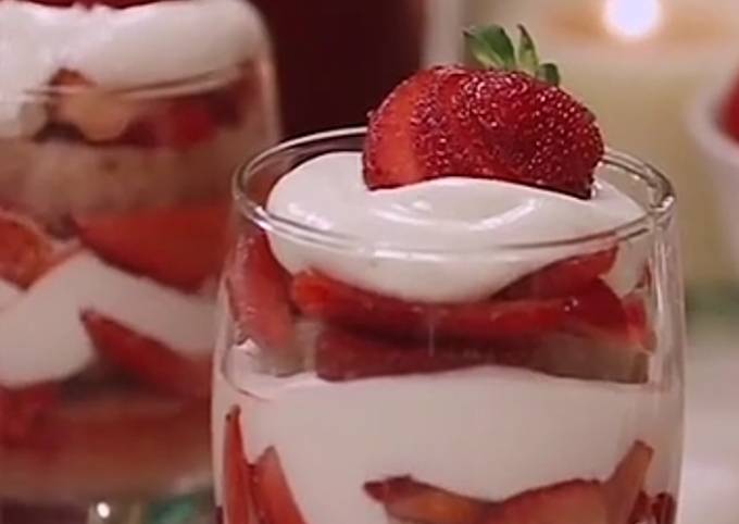 Yumy strawberry and cream pudding iftar special