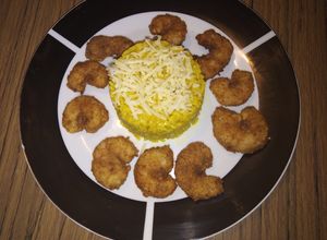 Una foto de Langostino🍤 frito con arroz al curry
