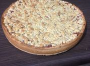 Una foto de kuchen de migas relleno