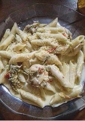 Una foto de Pasta (mascarroni) con salsa blanca (10 personas)