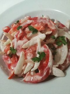 عکسی از دستور سالاد روسی گوجه فرنگی