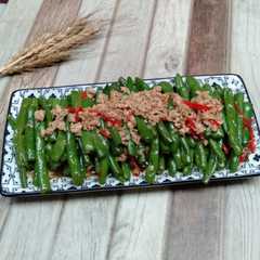 A picture of # Tumis buncis ayam.
