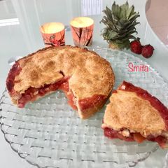 A picture of Strawberry and Pineapple Pie.