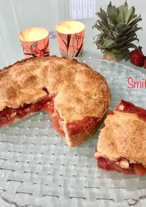 A picture of Strawberry and Pineapple Pie.