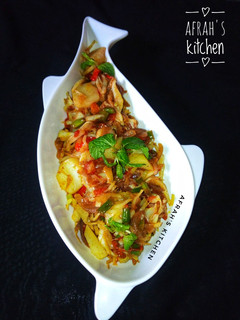 A picture of Cabbage and potato sauce.