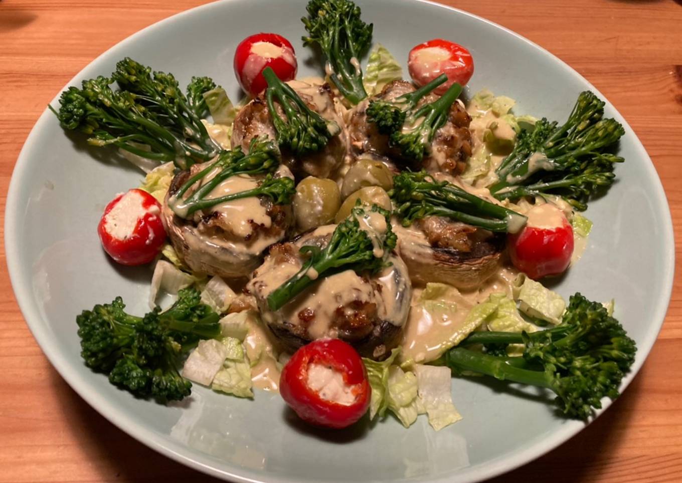 Ensalada de champiñones gratinados con Gorgonzola y brócoli