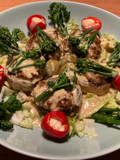 Una foto de Ensalada de champiñones gratinados con Gorgonzola y brócoli
