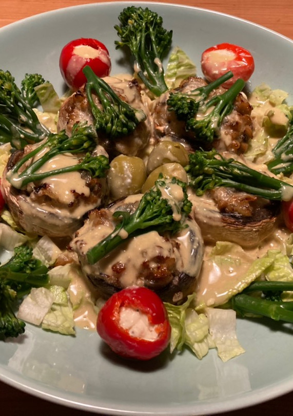 Una foto de Ensalada de champiñones gratinados con Gorgonzola y brócoli