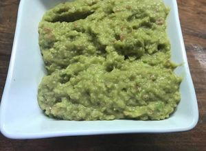 Una foto de Guacamole fácil rápido y a la mexicana🦀
